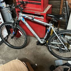 Diamondback   M 18inch Mountain bike