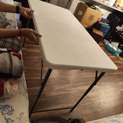 4ft Foldable Table