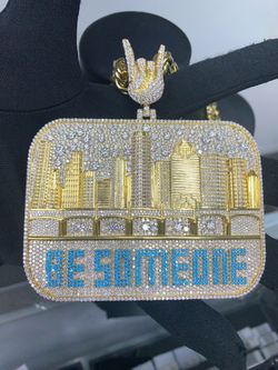 BE SOMEONE pendant H TOWN