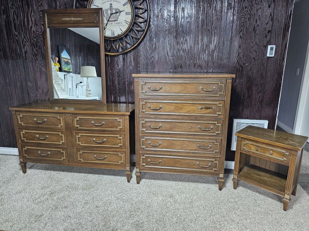 DRESSER- set