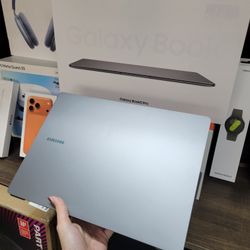 Samsung - Galaxy Book5 Pro - Copilot+ PC - 14" 3K AMOLED Touch-Screen Laptop / Intel Core Ultra 7 - 16GB Memory - 512GB SSD 