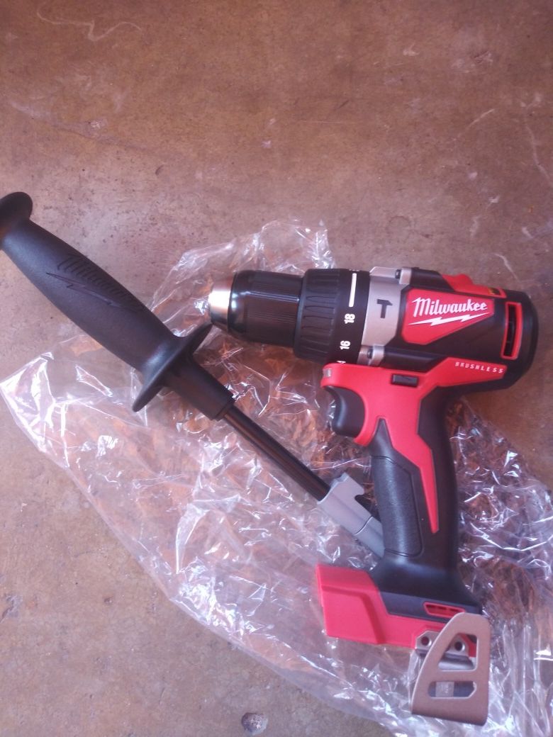 Milwaukee brusheless18v hammer drill