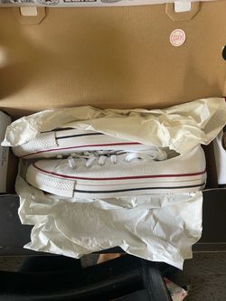 White converse men’s 8 women’s 10