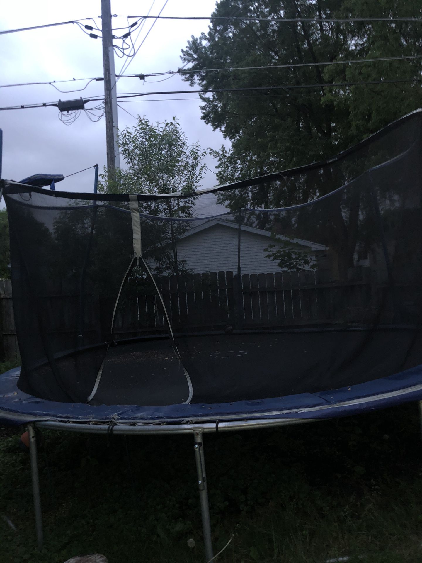 trampoline / trampolín