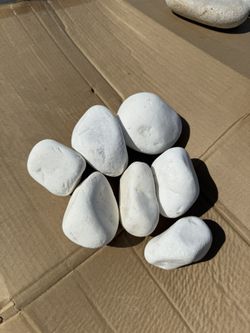WHITE ROCKS Smooth And Rounded 50 Lbs Bags