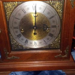 1977 HAMILTON MANTEL CLOCK 