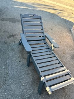 Pool chair reclining