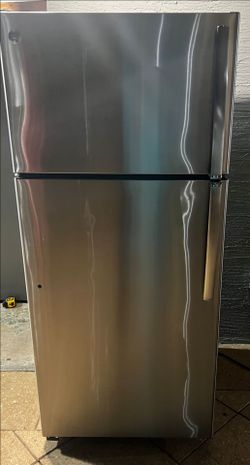 General Electric Refrigerator In Excellent Condition