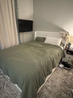 Queen Bed + Hydraulic Storage Bed Frame – Excellent Condition