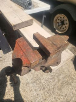 Portable vise
