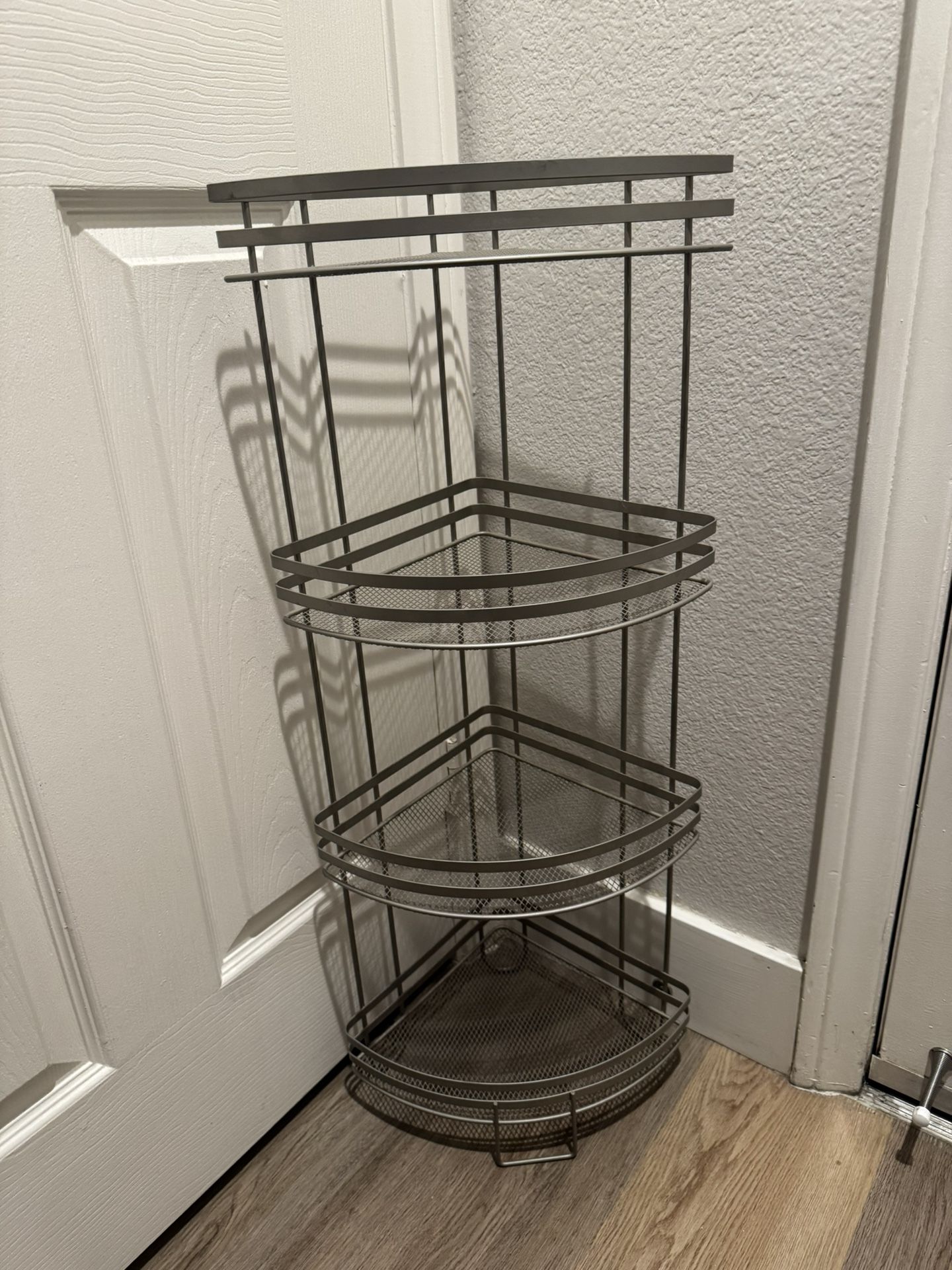 Corner shelf caddy