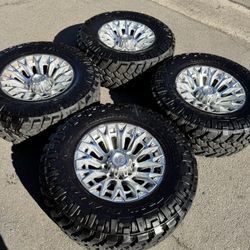 20” Fuel TRAX Wheels on 38” Nitto Trail Grappler M/T Tires for Ford F250 F350 and  Excursion 8x170
