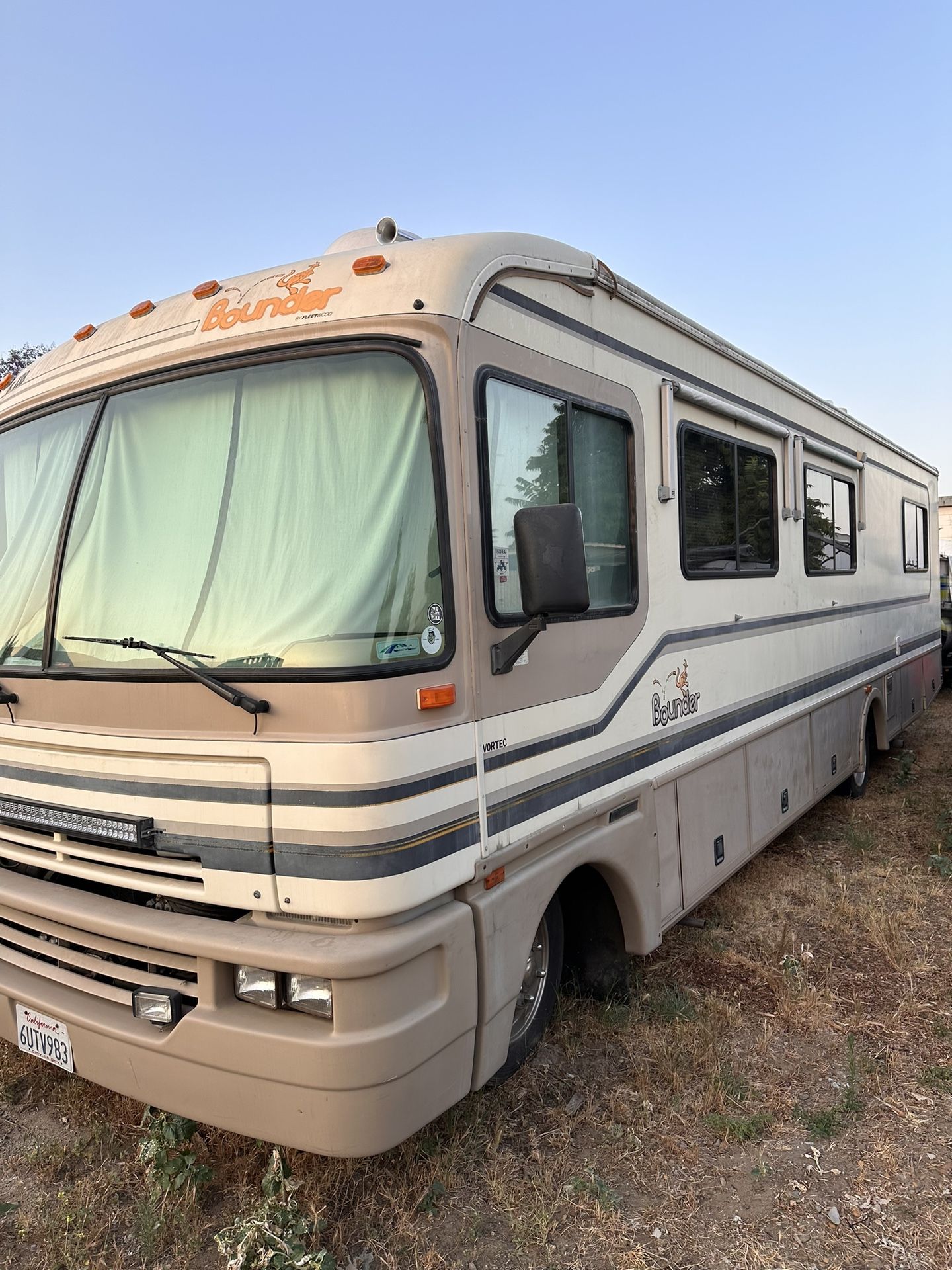 1996 Fleetwood Bounder 32Ft