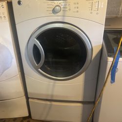 Ge Dryer Frontload Super X Large And Excellent Condition