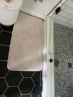 Bathroom floor mat