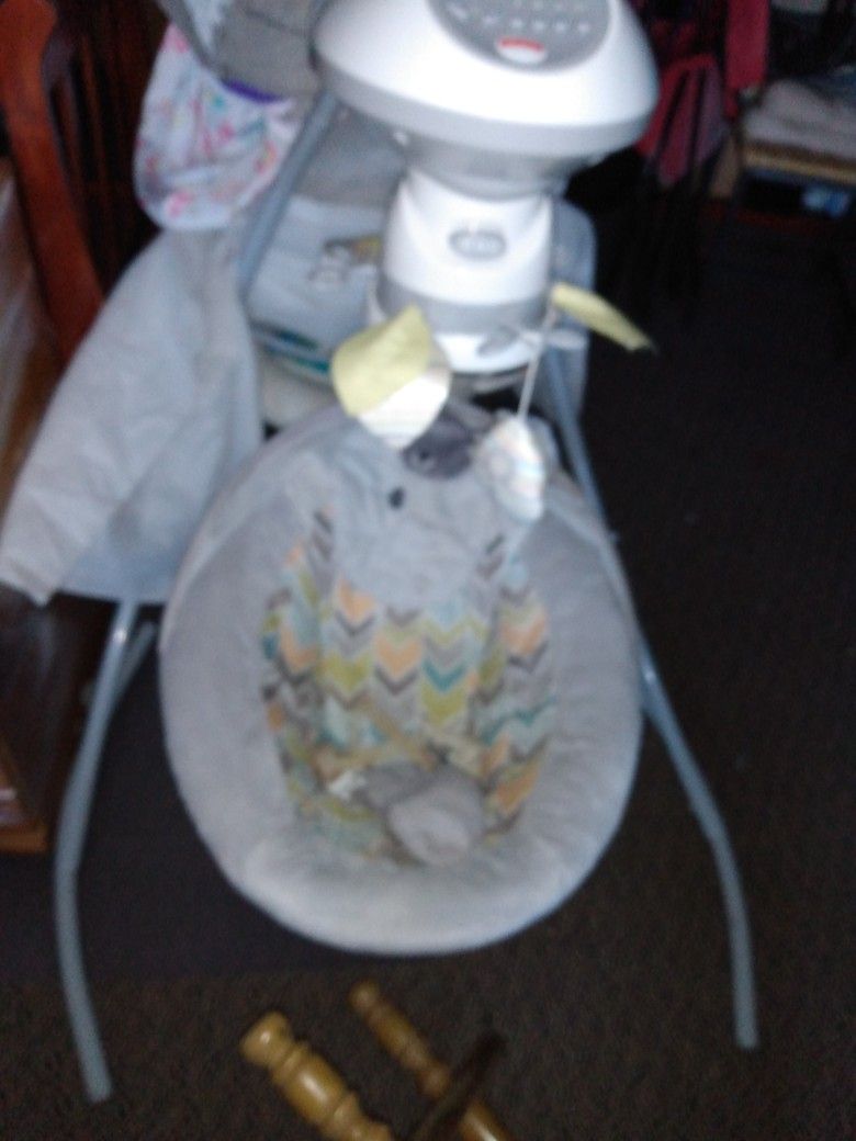 baby swing on very good condition