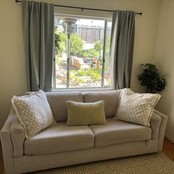 Queen Size Pull Out Couch 