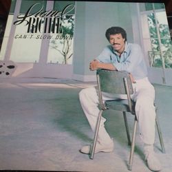 LIONEL RICHIE VINYL ALBUMS AND SONY FULLY AUTOMATIC TURNTABLE $200 FINAL PRICE READ DESCRIPTION AND SEE 👀 ALL PICTURES 