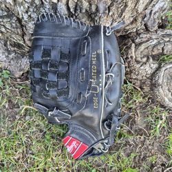 Rawlings "Youth" Baseball  Glove ( SEE PICS) LOCATED IN GLENDORA.  SEE MY PAGE FOR OTHER BASEBALL EQUIPMENT FOR SALE "CHEAP"