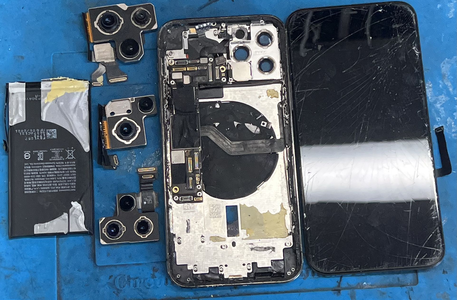 iPhone LCD Screen (R.E.P.A.I.R)