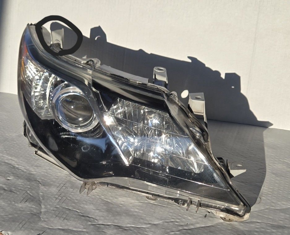 2012-2013-2014 Toyota Camry OEM Halogen Projector Headlight Assembly Right