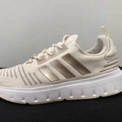 ADIDAS SWIFT RUN CREAM AND GILD ATHLETIC SHOES SIZE: 10 WOMENS