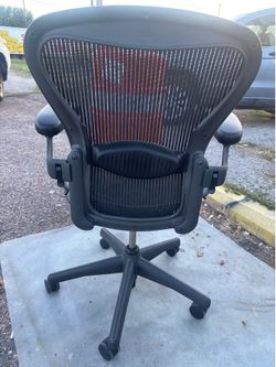 Herman miller aeron classic size B
