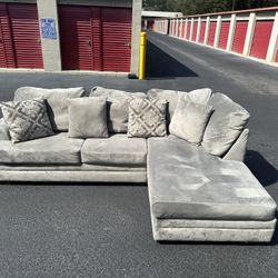 Comfy Nice Gray  L Sectionals Couch 🔥🔥