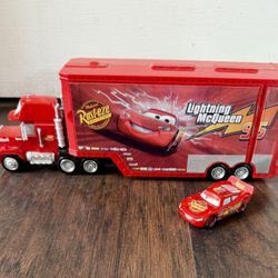 Toys-Disney Pixar Mack Playset +Lightning McQueen