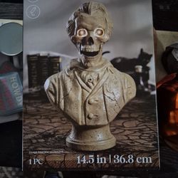 Animated  Skeleton Bust