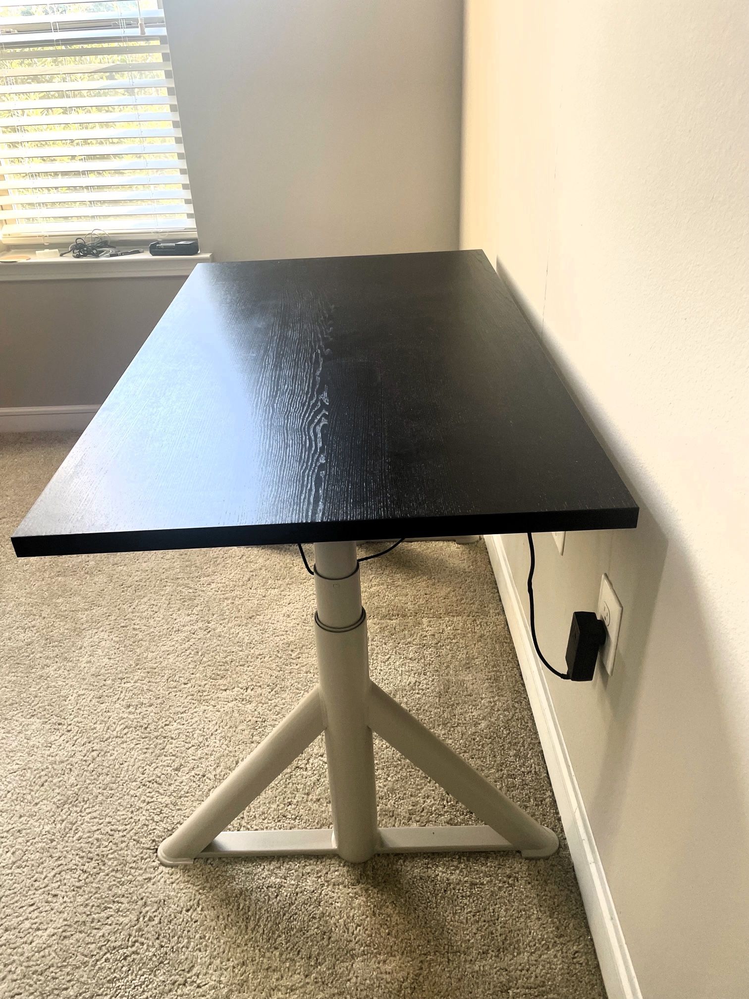 IDASEN standing desk 47x27