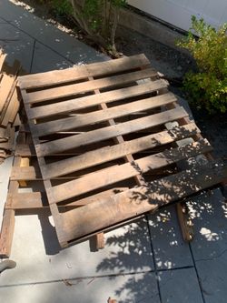 Free wood pallets