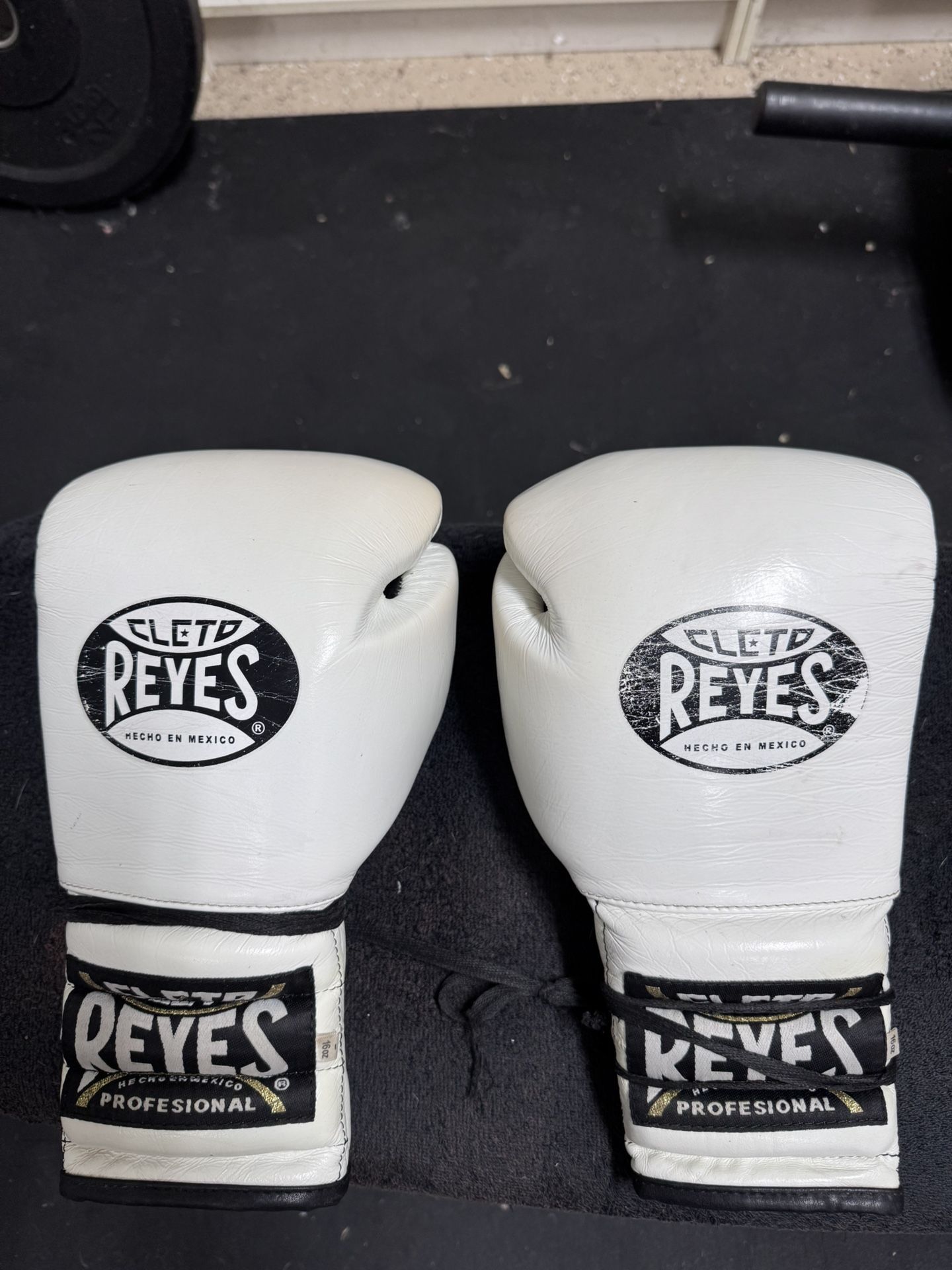 Cleto Reyes 16oz Lace-up Boxing Gloves