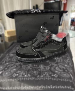 Travis Scott Black Phantoms