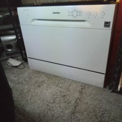 Brand New Portable Dishwasher For Anyone needing A Dishwasher 