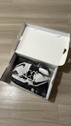 Very Lightly Used - Size 9 - Kyrie 5 Oreo ($70)