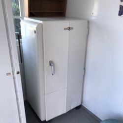 Antique Refrigerator Working Great And Ice Box Working   