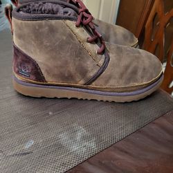 UGGS  BOOTS SIZE 6 MEN'S (8 WOMEN'S)