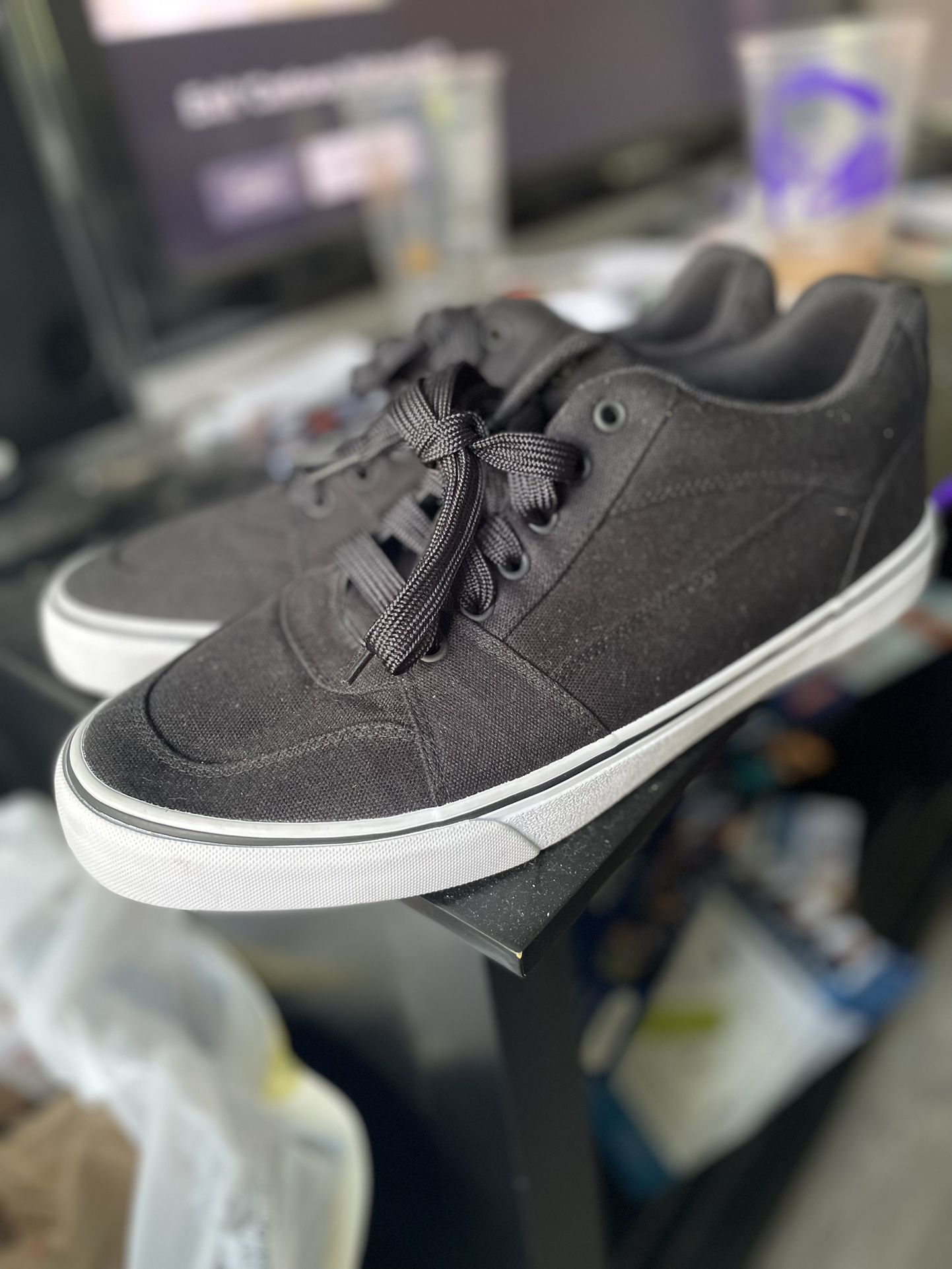 Low Top Vans Black And White 