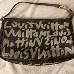 Louis Vuitton graffiti pochette accessories silver Stephen sprouse purse