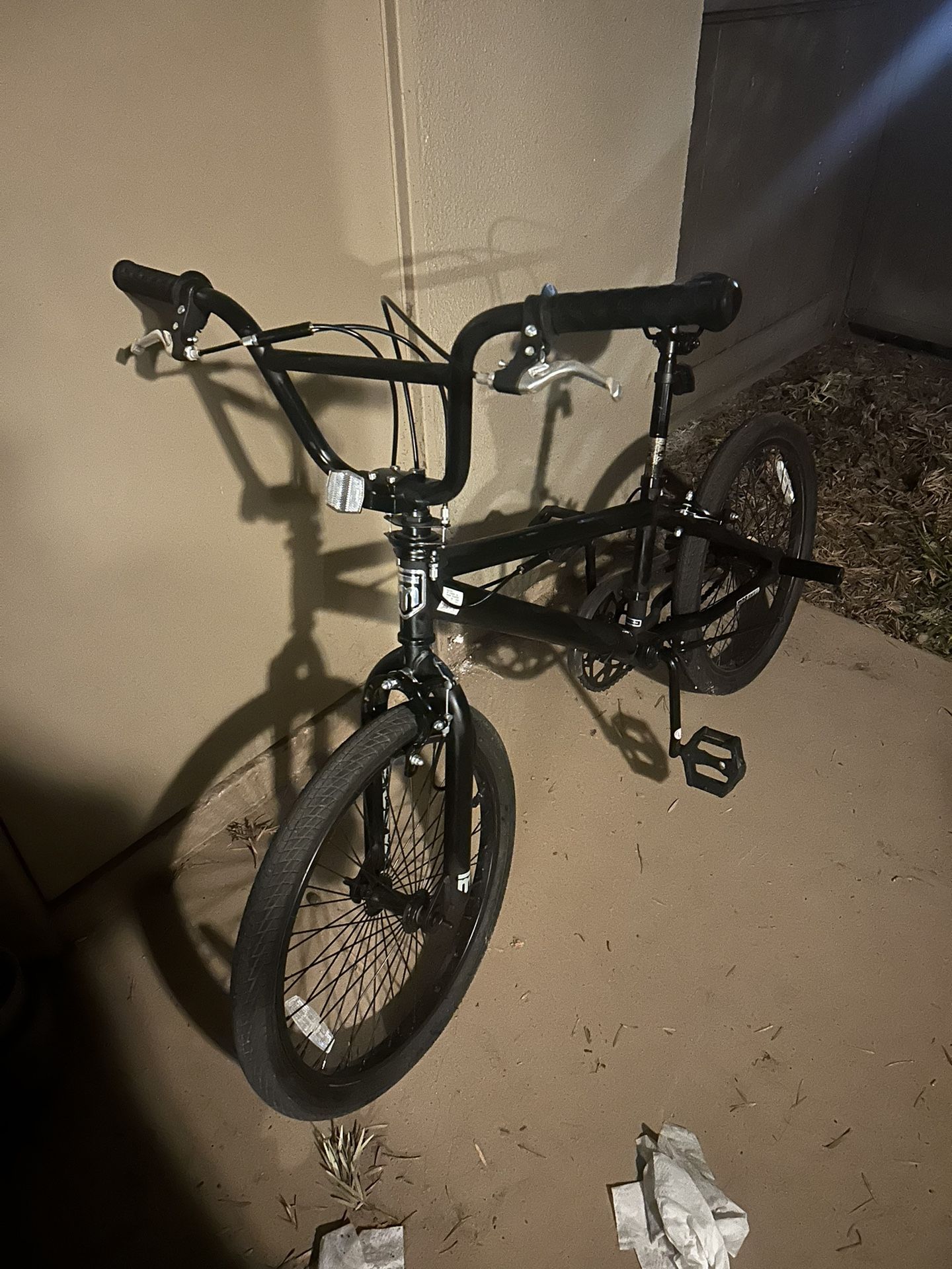 LIKE NEW MONGOOSE BMX BIKE 