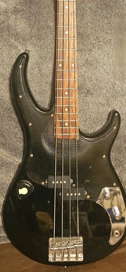 Beautiful Peavy Zodiac EX Bass Guitar 🎸