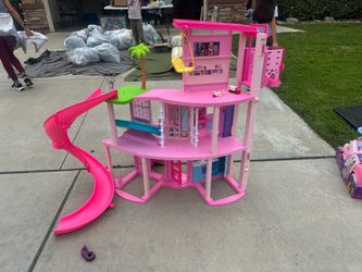 Kids doll house