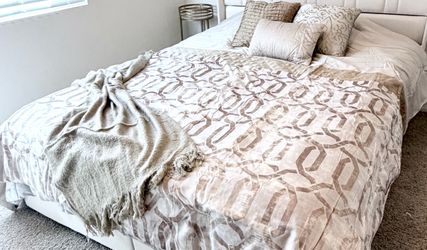 New Ivory Beige and Gold Queen Bedding Comforter Set