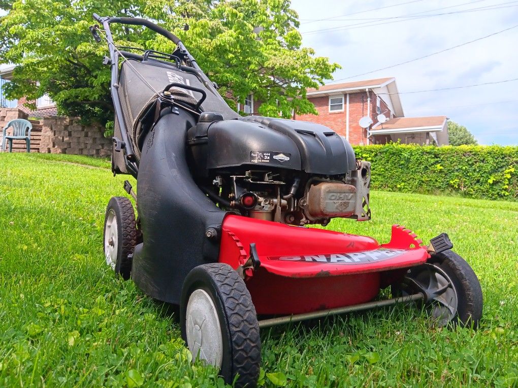 Snapper 21" Hi-Vac RWD Self-Propelled Lawn Mower