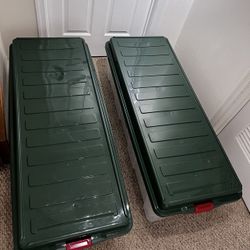 Two Wheels Extra Large Storage Box. Can Be Sold Separately. Like New.44 Gal