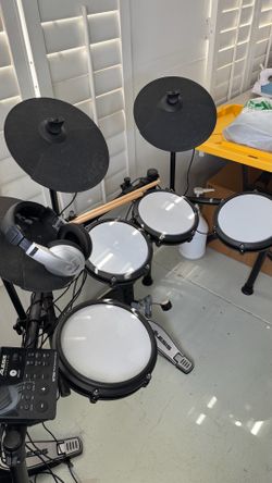 Electric Drumset — Alesis Nitro Max