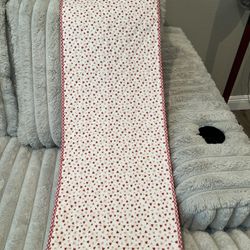 Cupcake and cashmere valentines table runner 