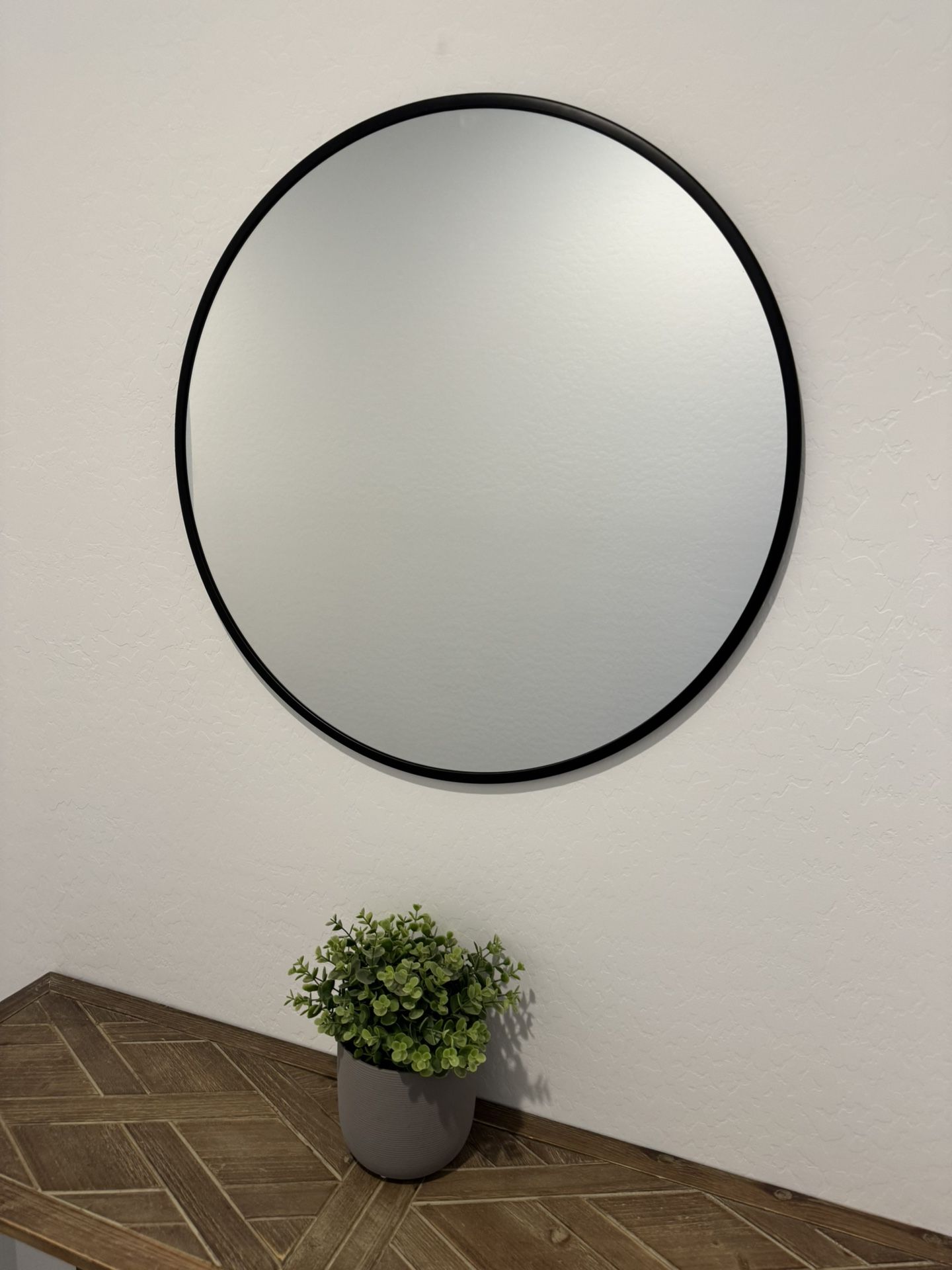 28” Black Trim Round Mirror