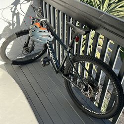 Specialized Rockhopper Expert 27.5" mountain bike
